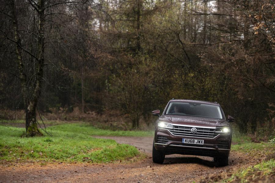  Volkswagen Touareg V6 TDI 2018 года  (UK) (фото 8 из 33)